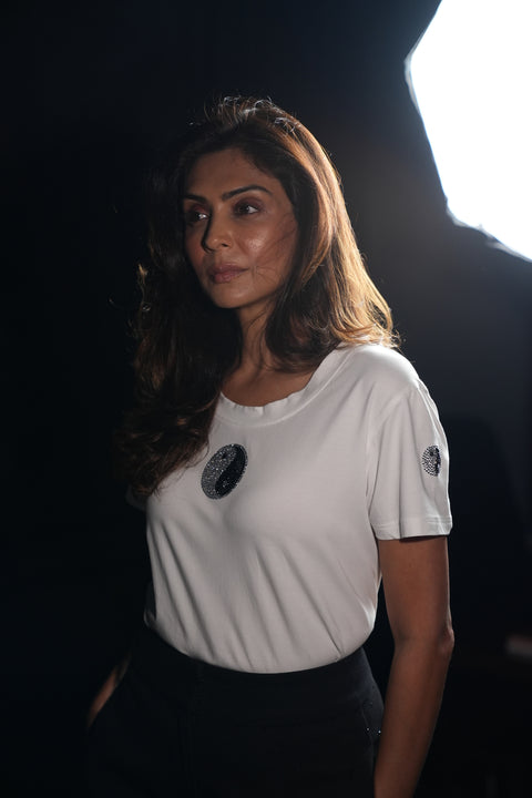 White T-shirt with Ying Yang Diamond Detail